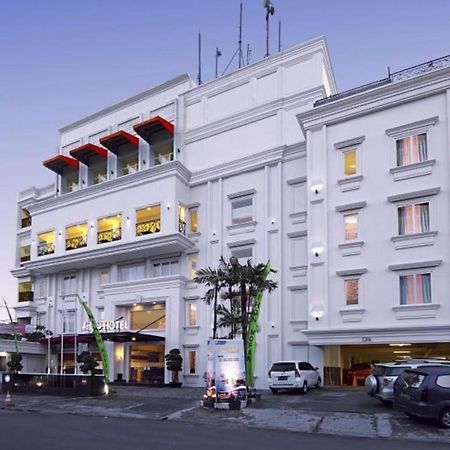 Hw Hotel Padang Exterior foto