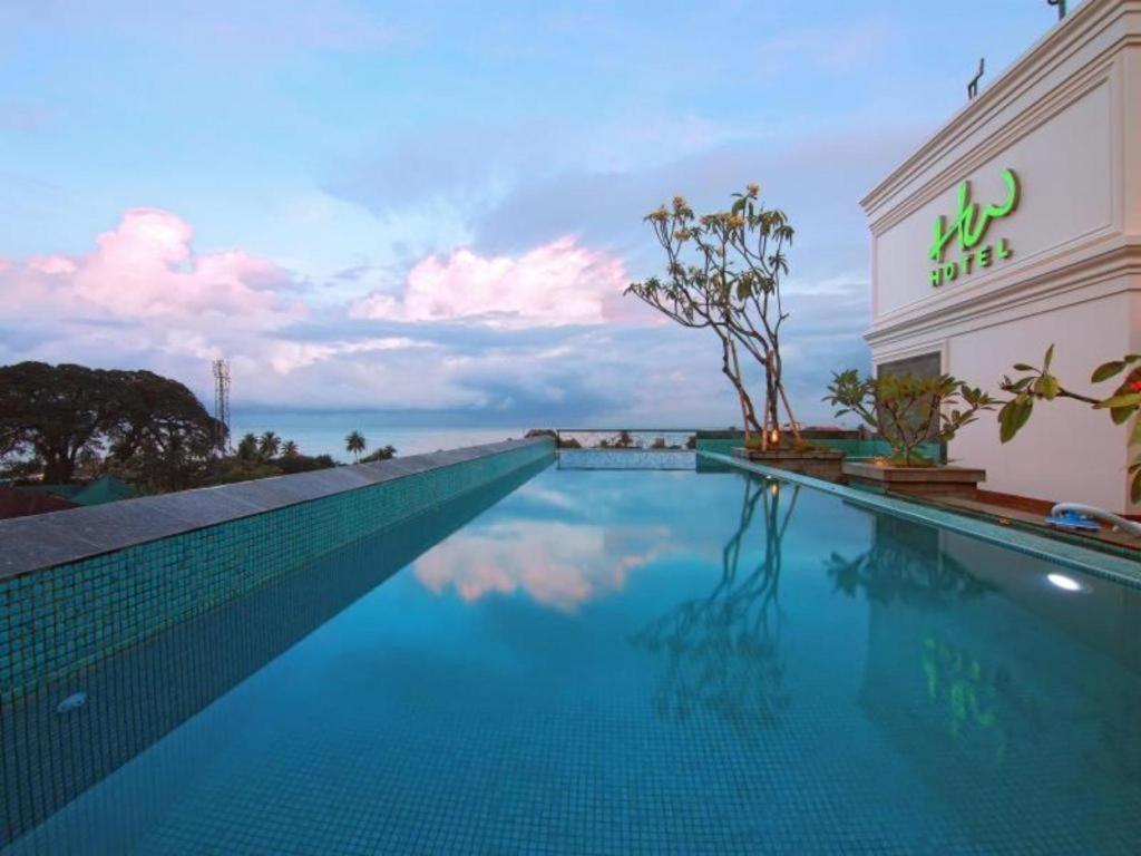 Hw Hotel Padang Exterior foto