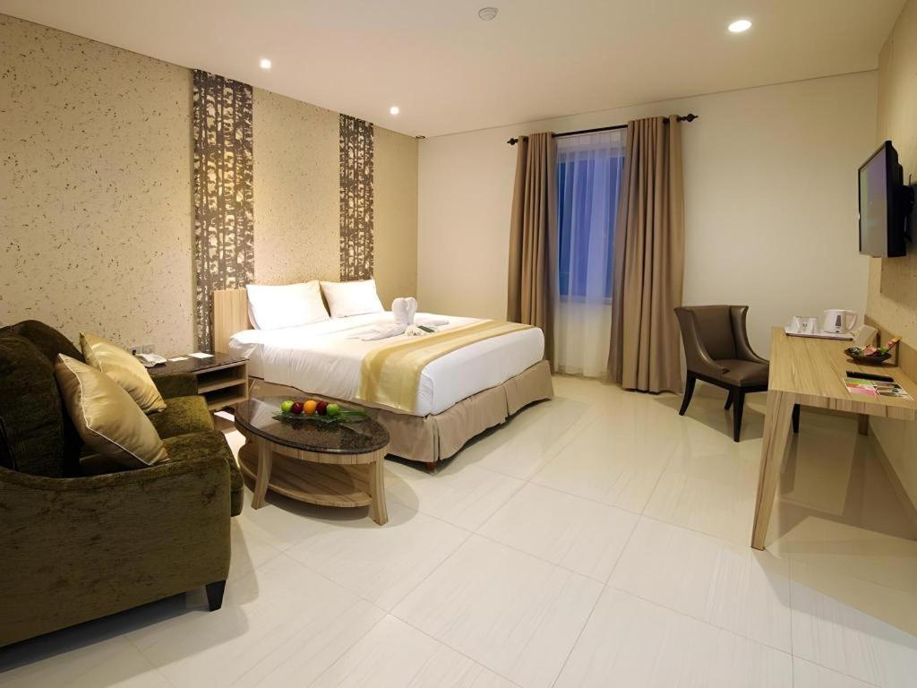 Hw Hotel Padang Exterior foto