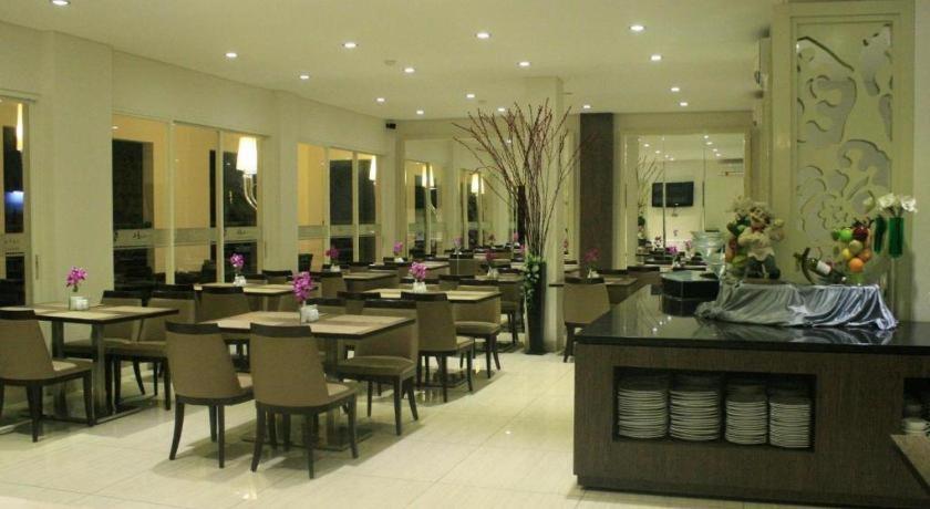 Hw Hotel Padang Exterior foto