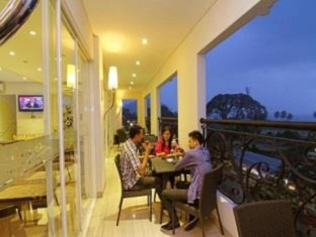 Hw Hotel Padang Exterior foto