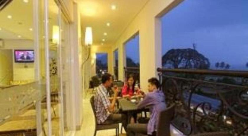 Hw Hotel Padang Exterior foto